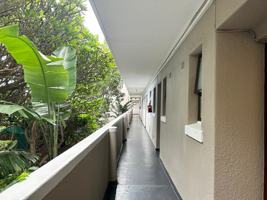 To Let 1 Bedroom Property for Rent in Sea Point Western Cape